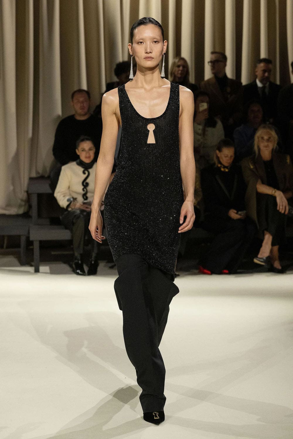 Chute de Schiaparelli 2024 2025 Runway Magazine (31)