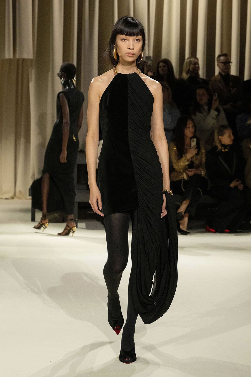 Chute de Schiaparelli 2024 2025 Runway Magazine (32)