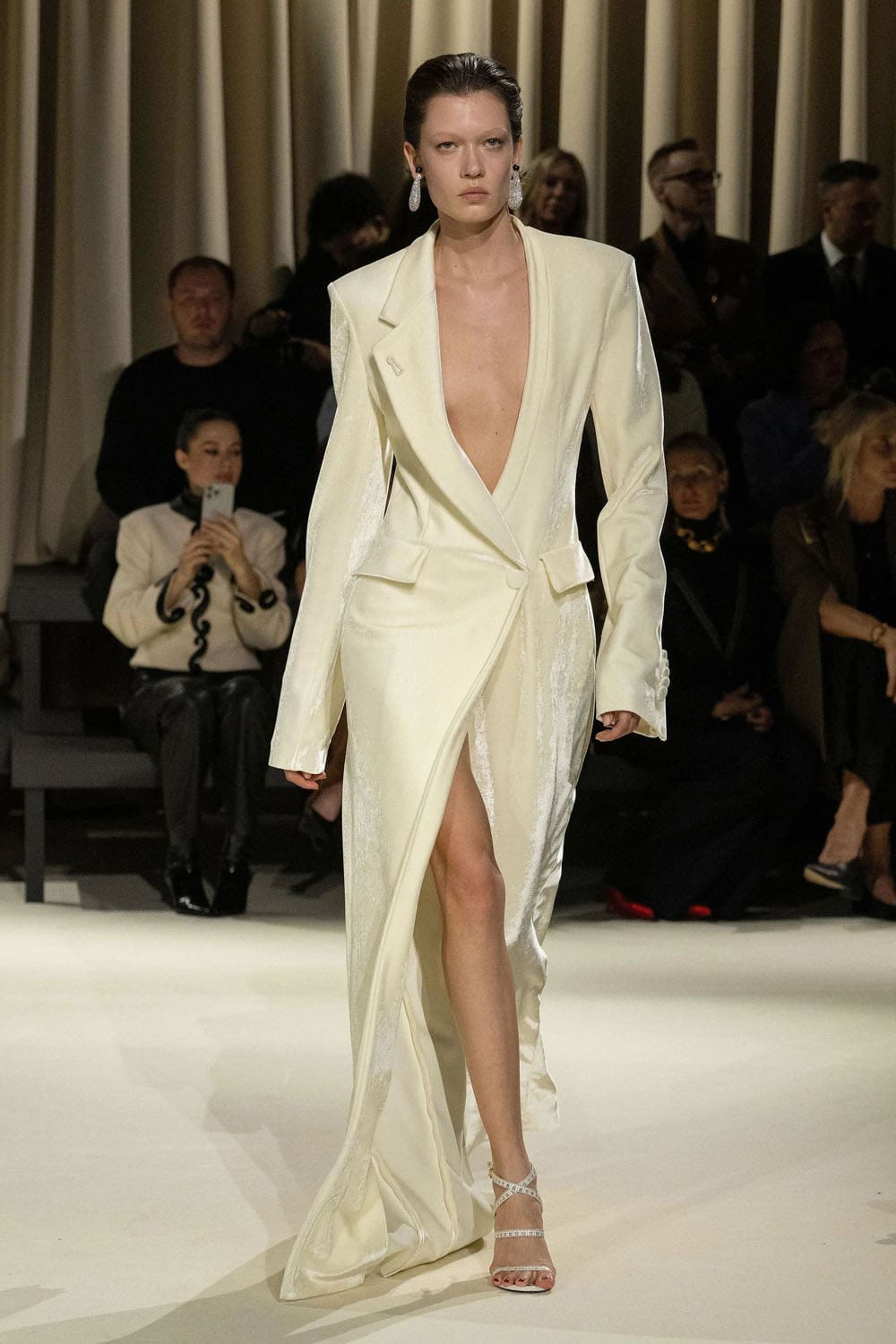 Chute de Schiaparelli 2024 2025 Runway Magazine (34)