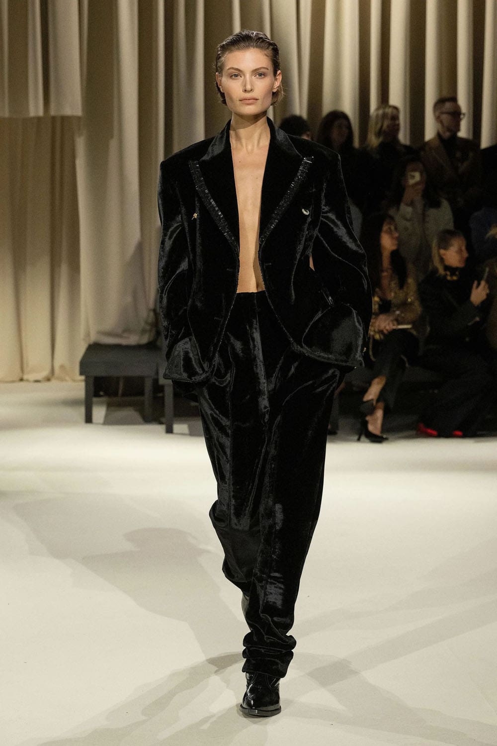 Chute de Schiaparelli 2024 2025 Runway Magazine (35)