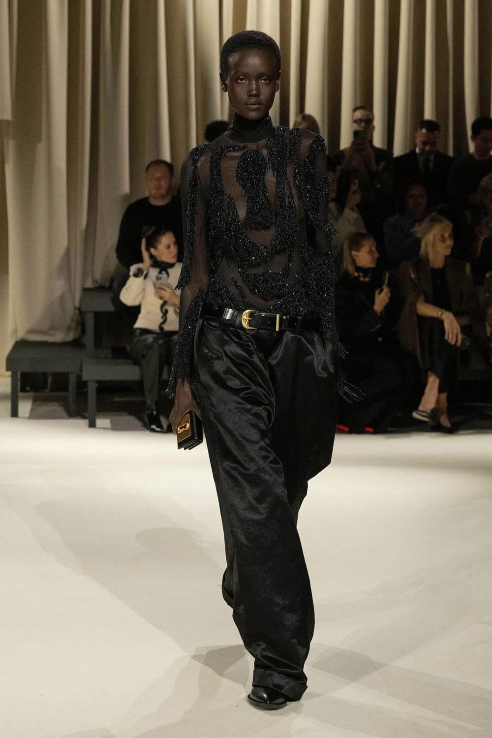 Chute de Schiaparelli 2024 2025 Runway Magazine (39)