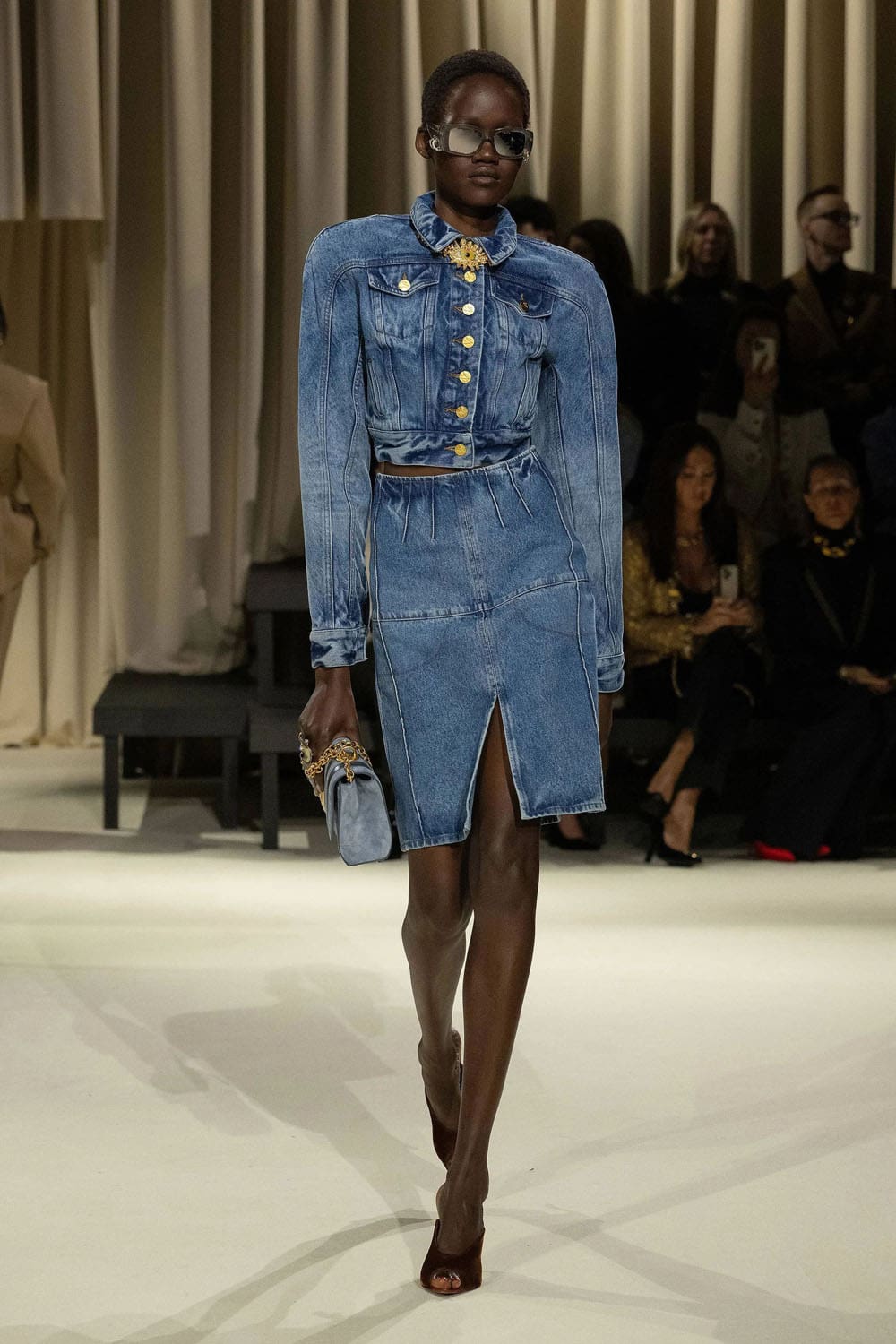 Chute de Schiaparelli 2024 2025 Runway Magazine (6)