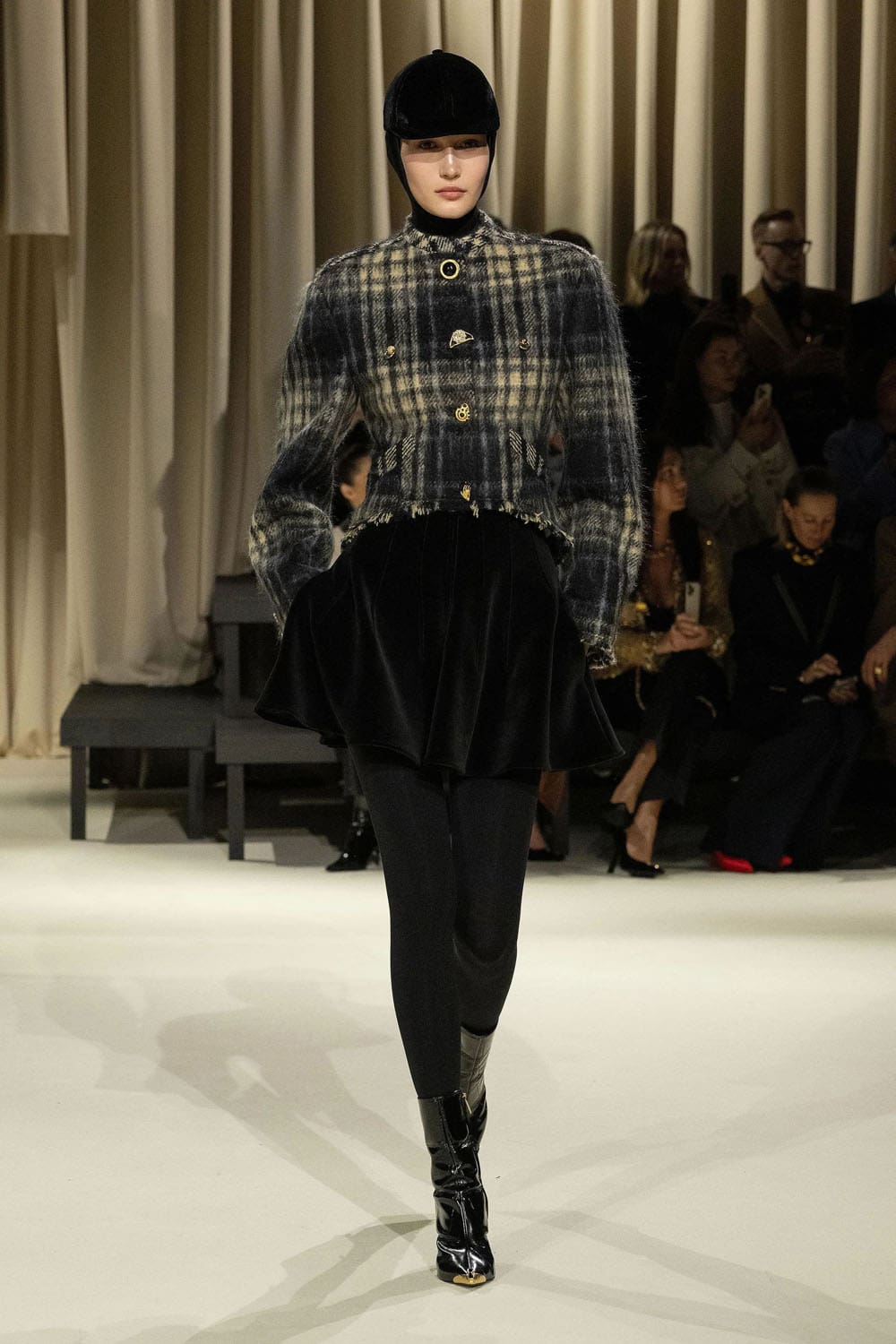 Chute de Schiaparelli 2024 2025 Runway Magazine (8)