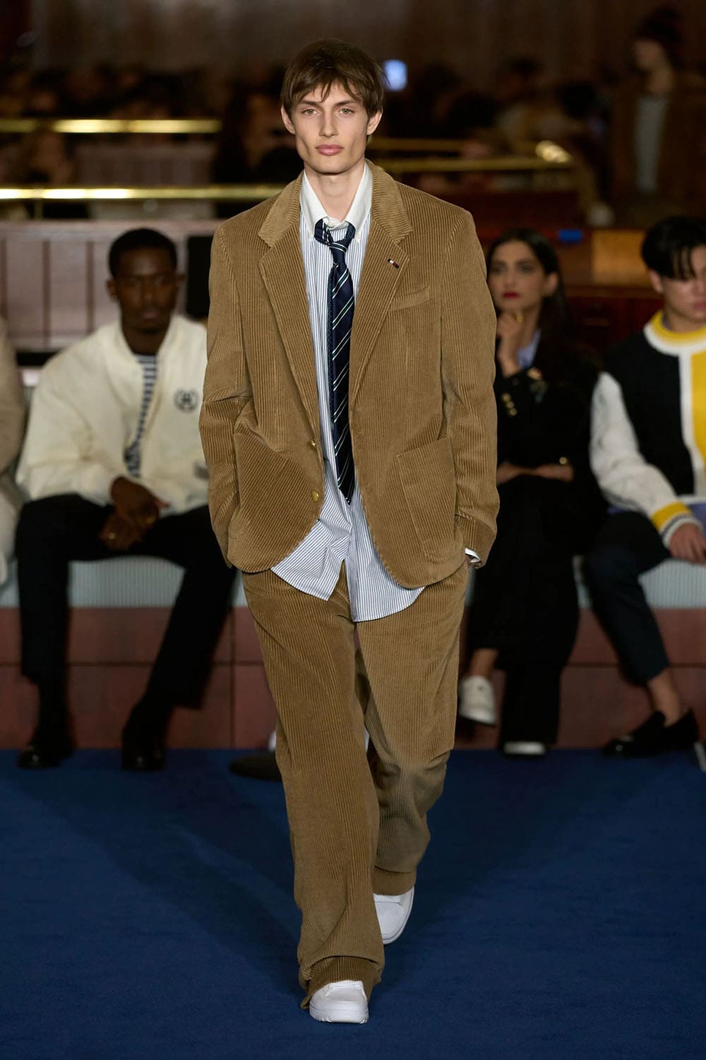 Tommy Hilfiger Fall Winter 2024 2025 Runway Magazine (41)