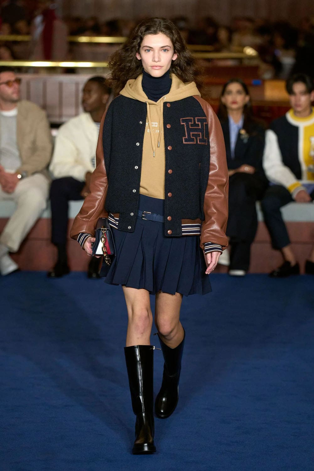 Tommy Hilfiger Fall Winter 2024 2025 Runway Magazine (47)