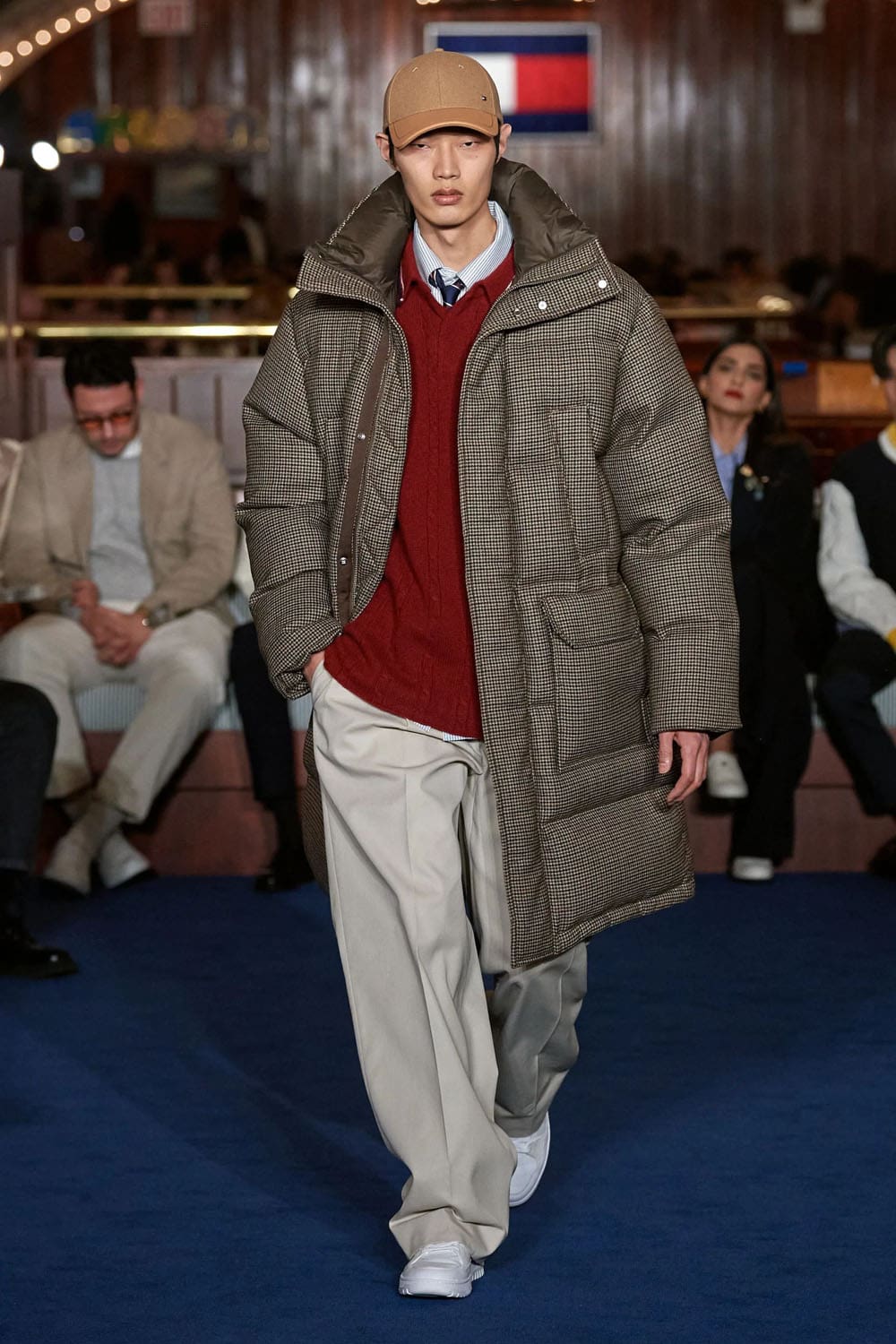 Tommy Hilfiger Fall Winter 2024 2025 Runway Magazine (52)