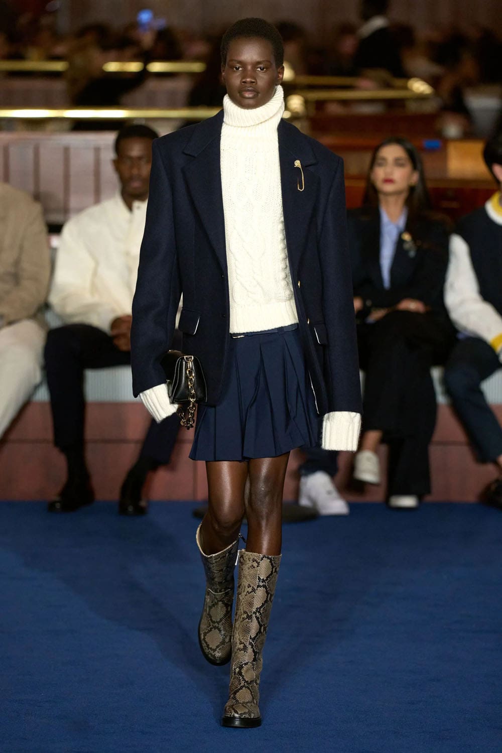 Tommy Hilfiger Fall Winter 2024 2025 Runway Magazine (56)