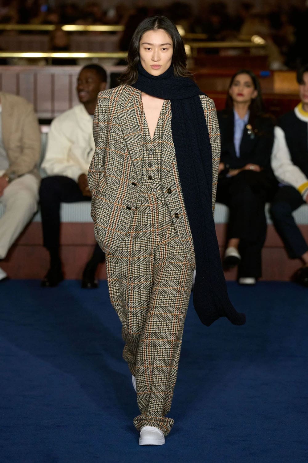 Tommy Hilfiger Fall Winter 2024 2025 Runway Magazine (59)