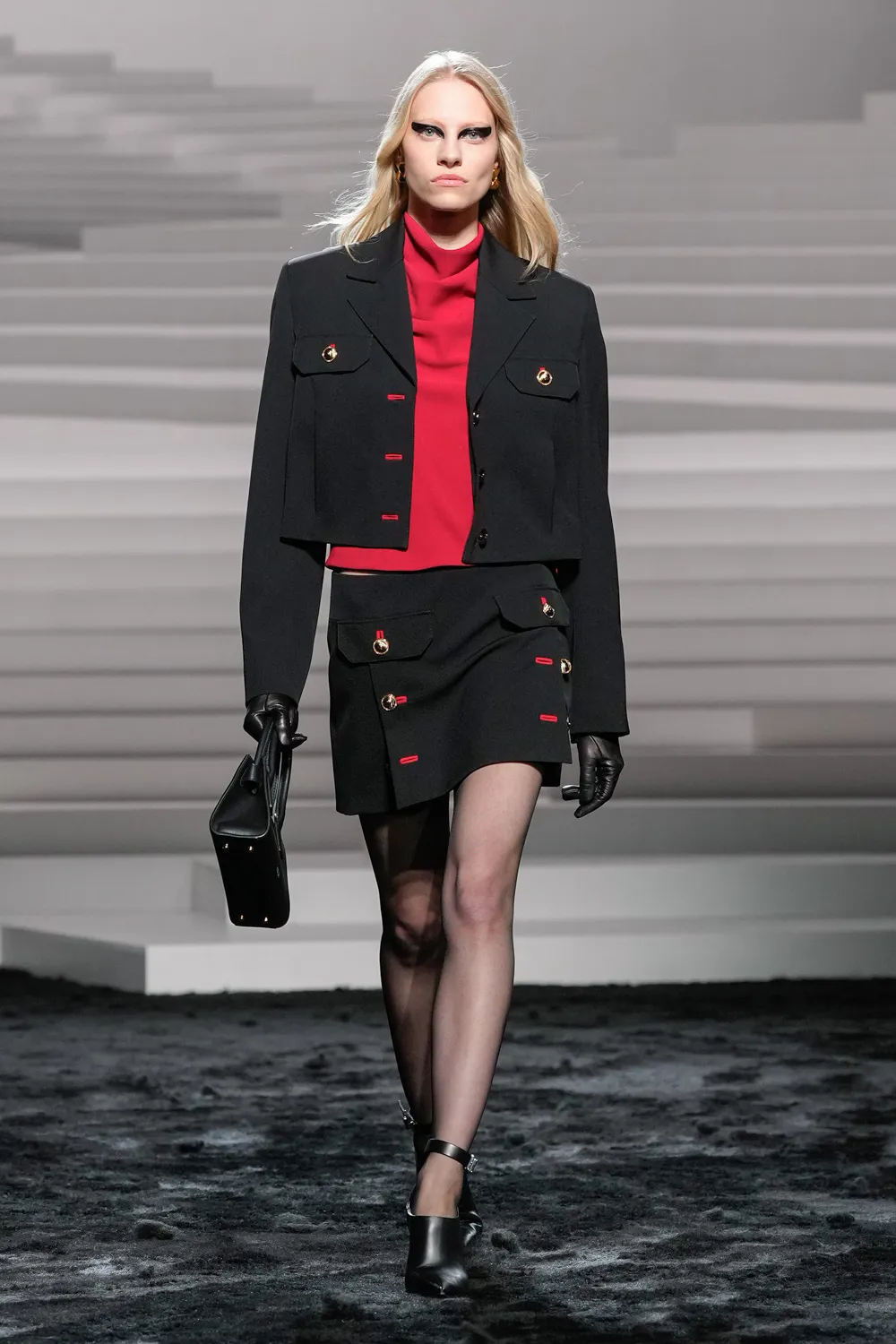 Versace Automne Hiver 2024 2025 Runway Magazine (12)