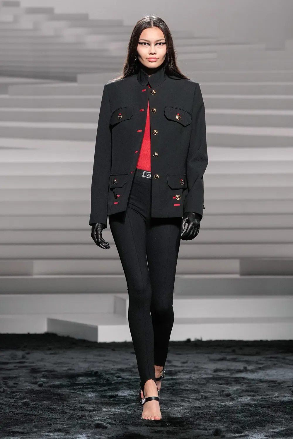 Versace Automne Hiver 2024 2025 Runway Magazine (13)