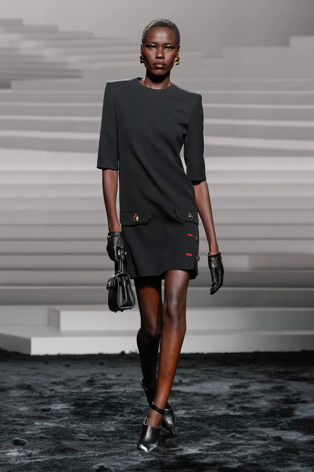 Versace Automne Hiver 2024 2025 Runway Magazine (14)
