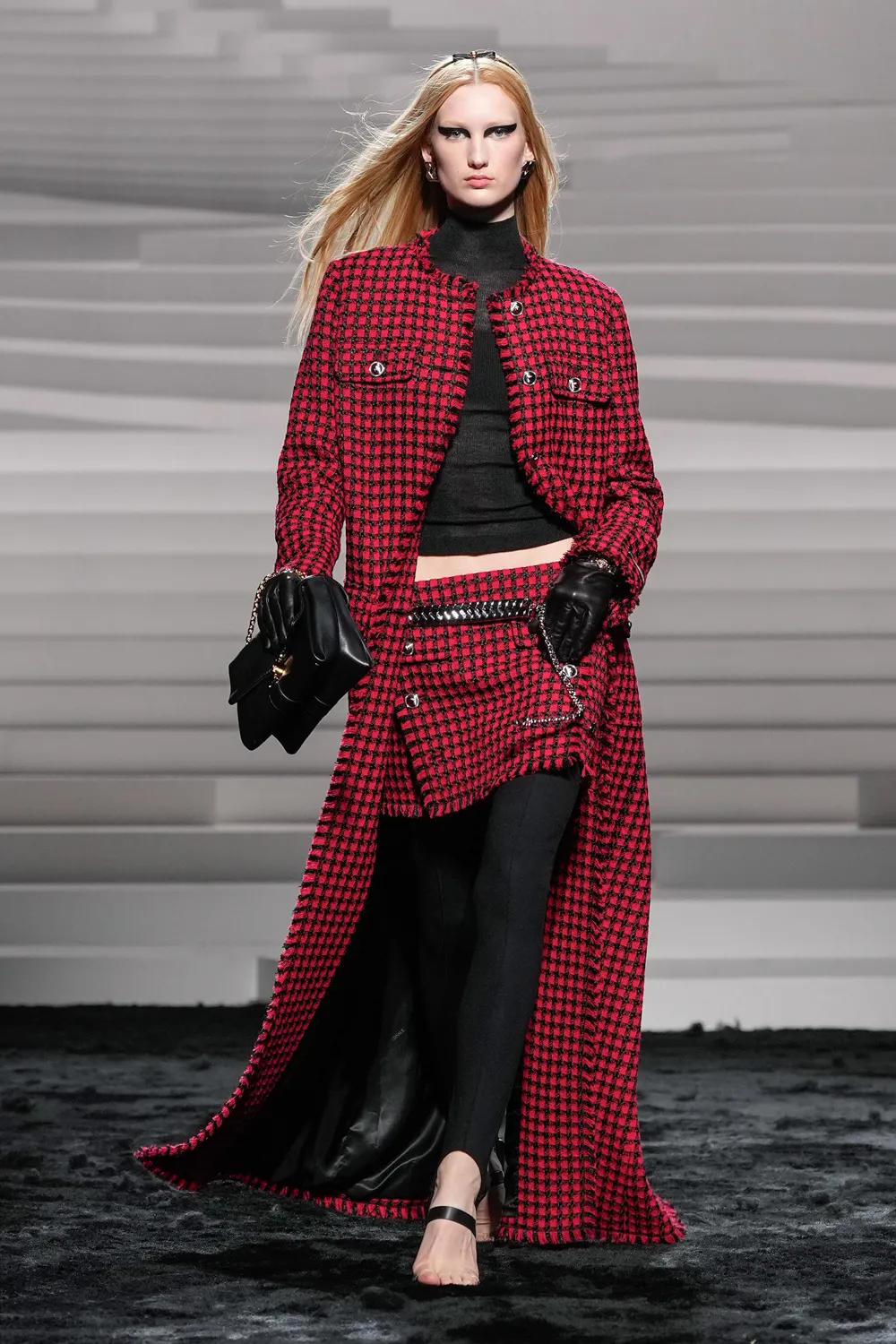 Versace Automne Hiver 2024 2025 Runway Magazine (15)