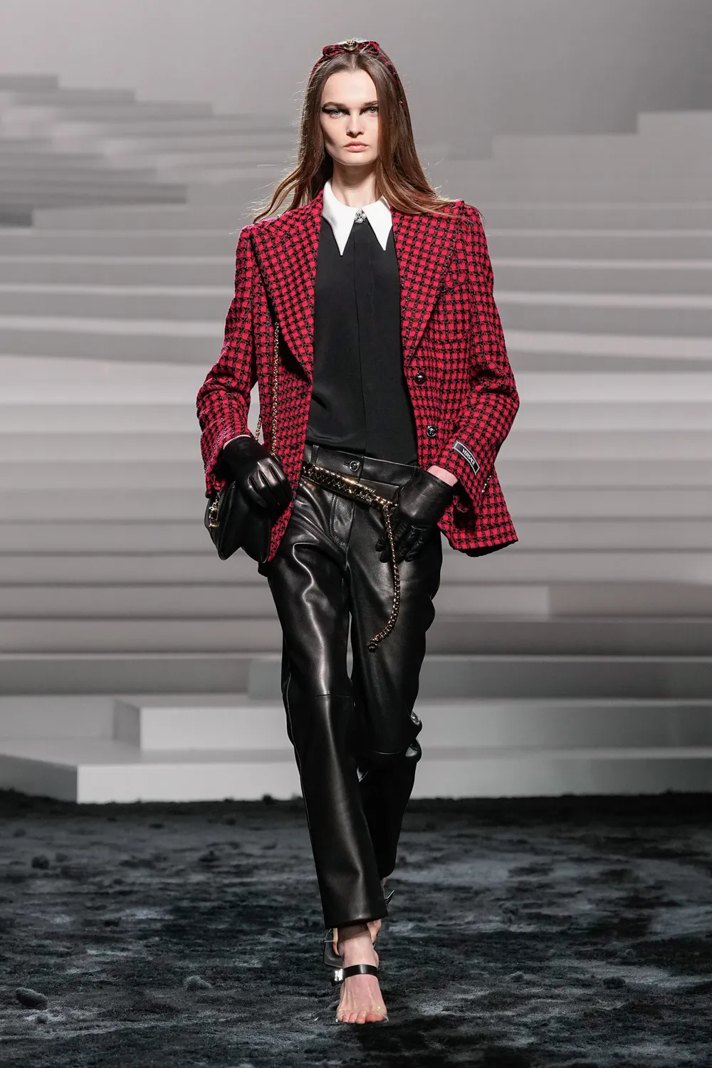 Versace Automne Hiver 2024 2025 Runway Magazine (16)