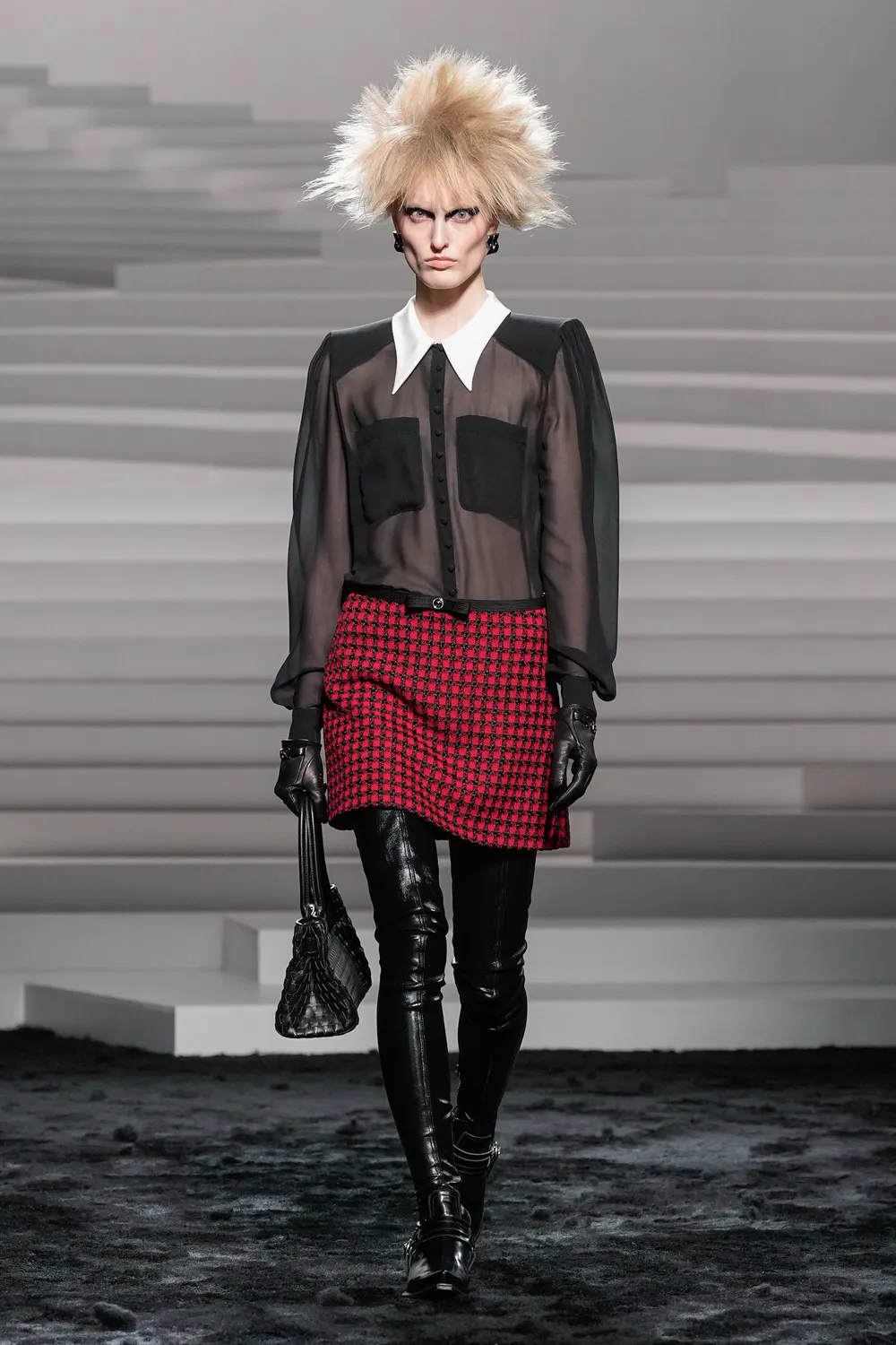 Versace Automne Hiver 2024 2025 Runway Magazine (17)