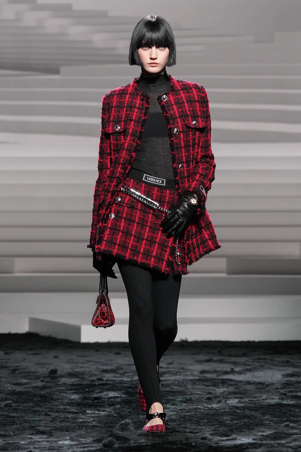 Versace Automne Hiver 2024 2025 Runway Magazine (19)
