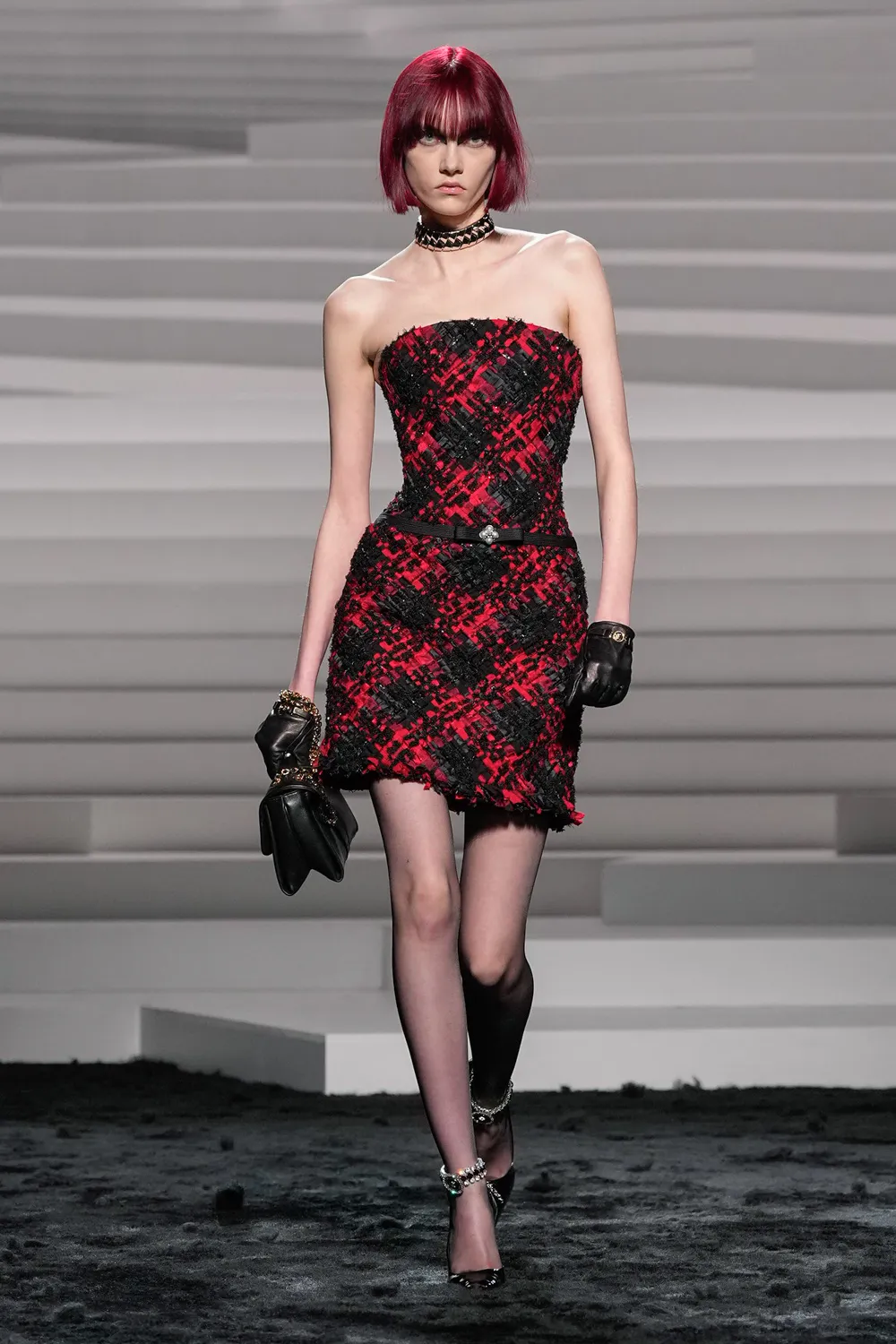 Versace Automne Hiver 2024 2025 Runway Magazine (20)