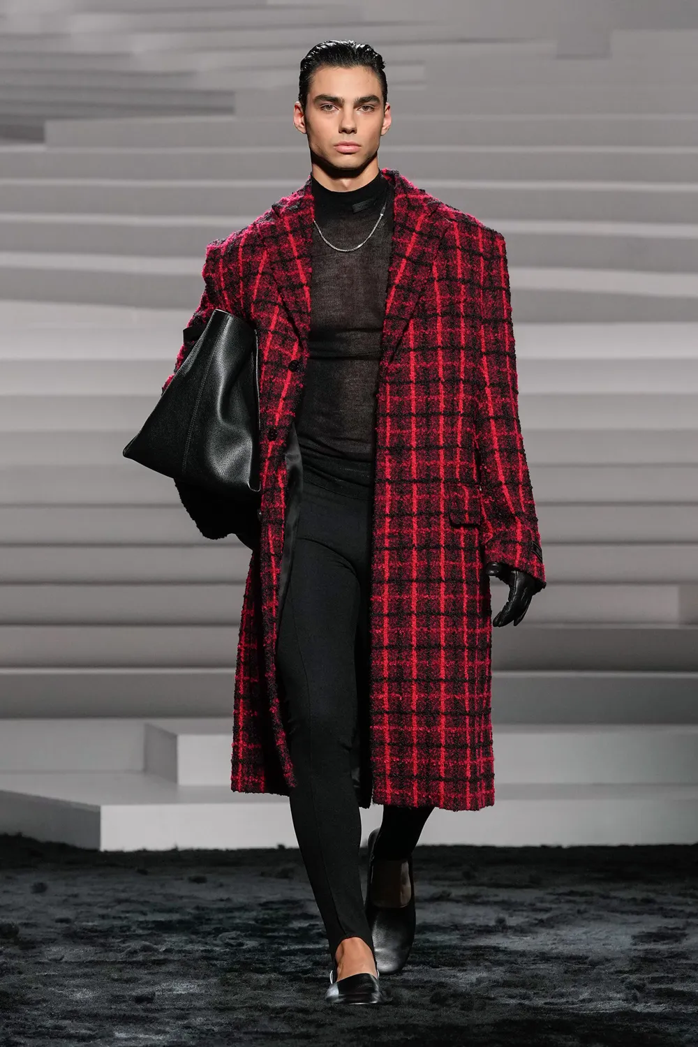 Versace Automne Hiver 2024 2025 Runway Magazine (21)