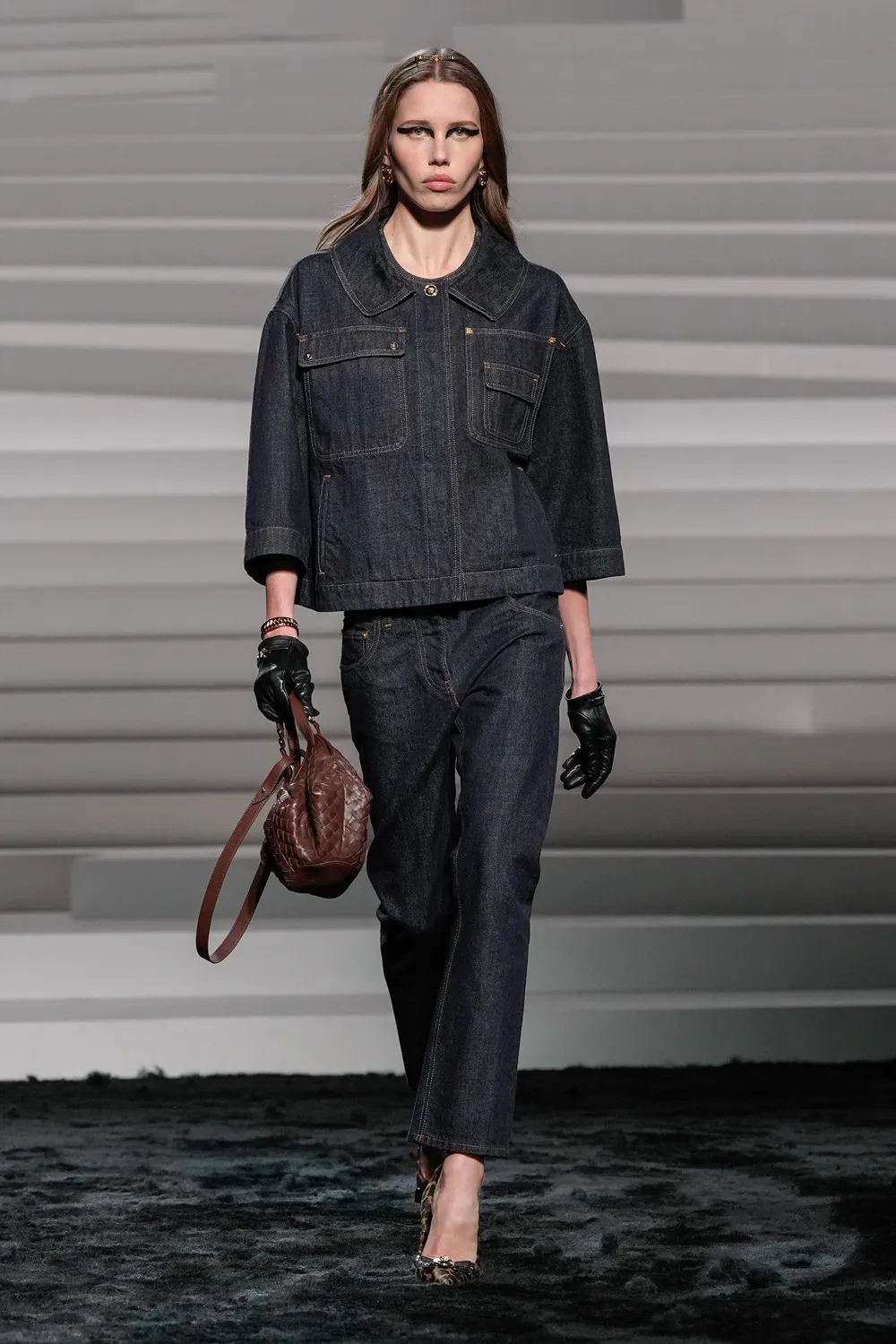 Versace Automne Hiver 2024 2025 Runway Magazine (28)