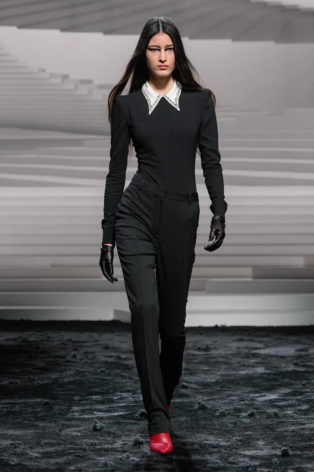 Versace Automne Hiver 2024 2025 Runway Magazine (3)