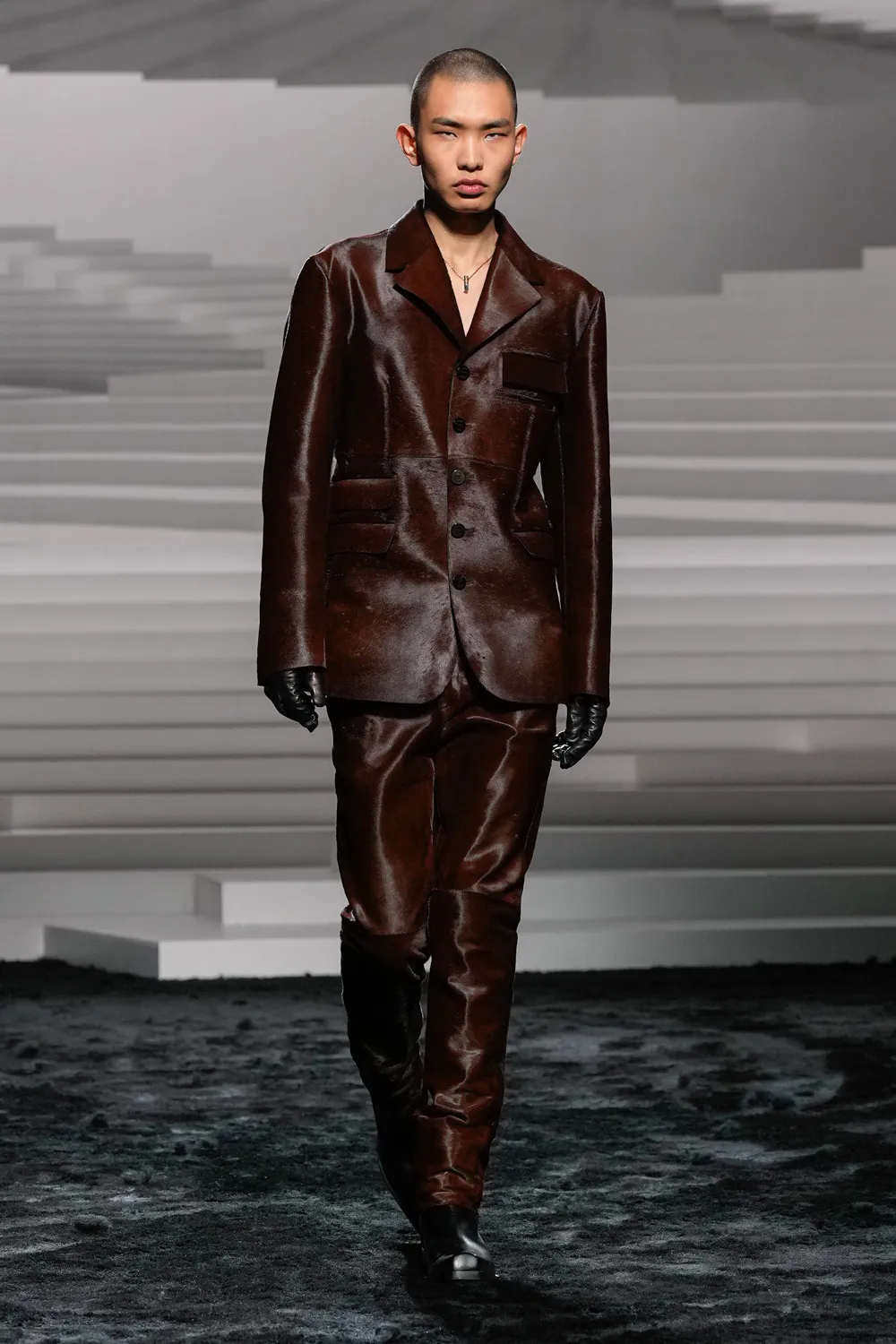 Versace Automne Hiver 2024 2025 Runway Magazine (36)