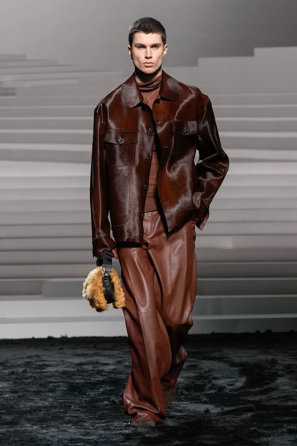 Versace Automne Hiver 2024 2025 Runway Magazine (37)