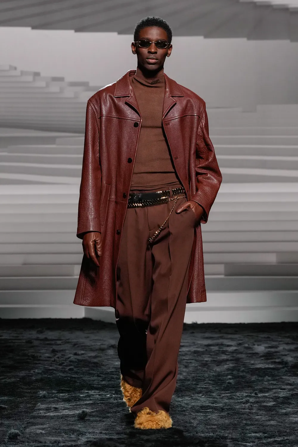 Versace Automne Hiver 2024 2025 Runway Magazine (38)