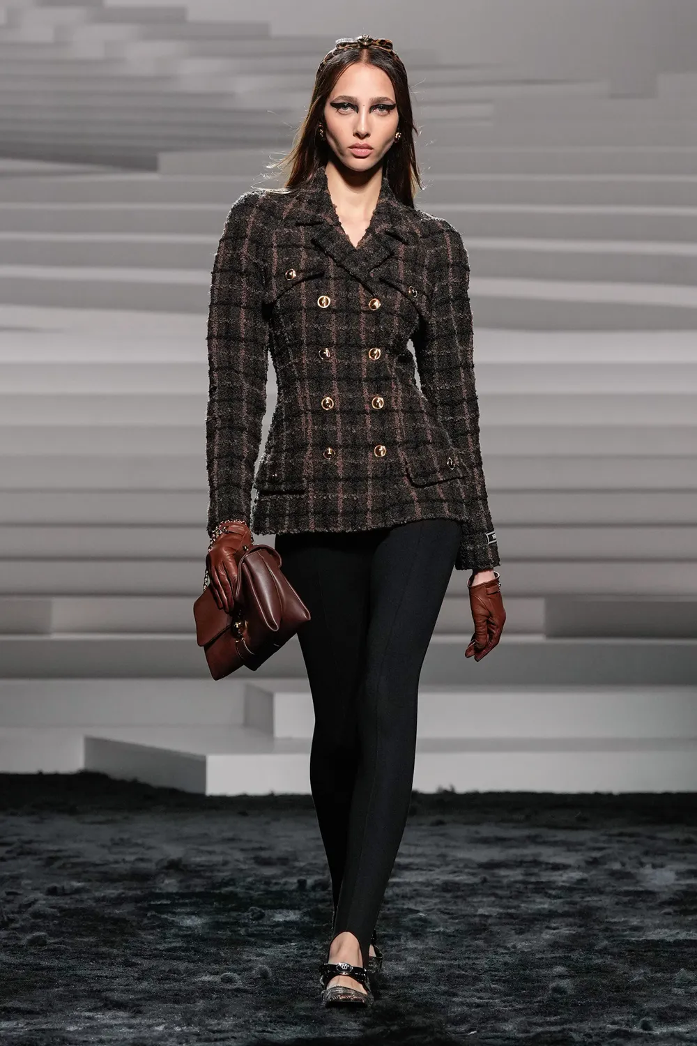 Versace Automne Hiver 2024 2025 Runway Magazine (39)