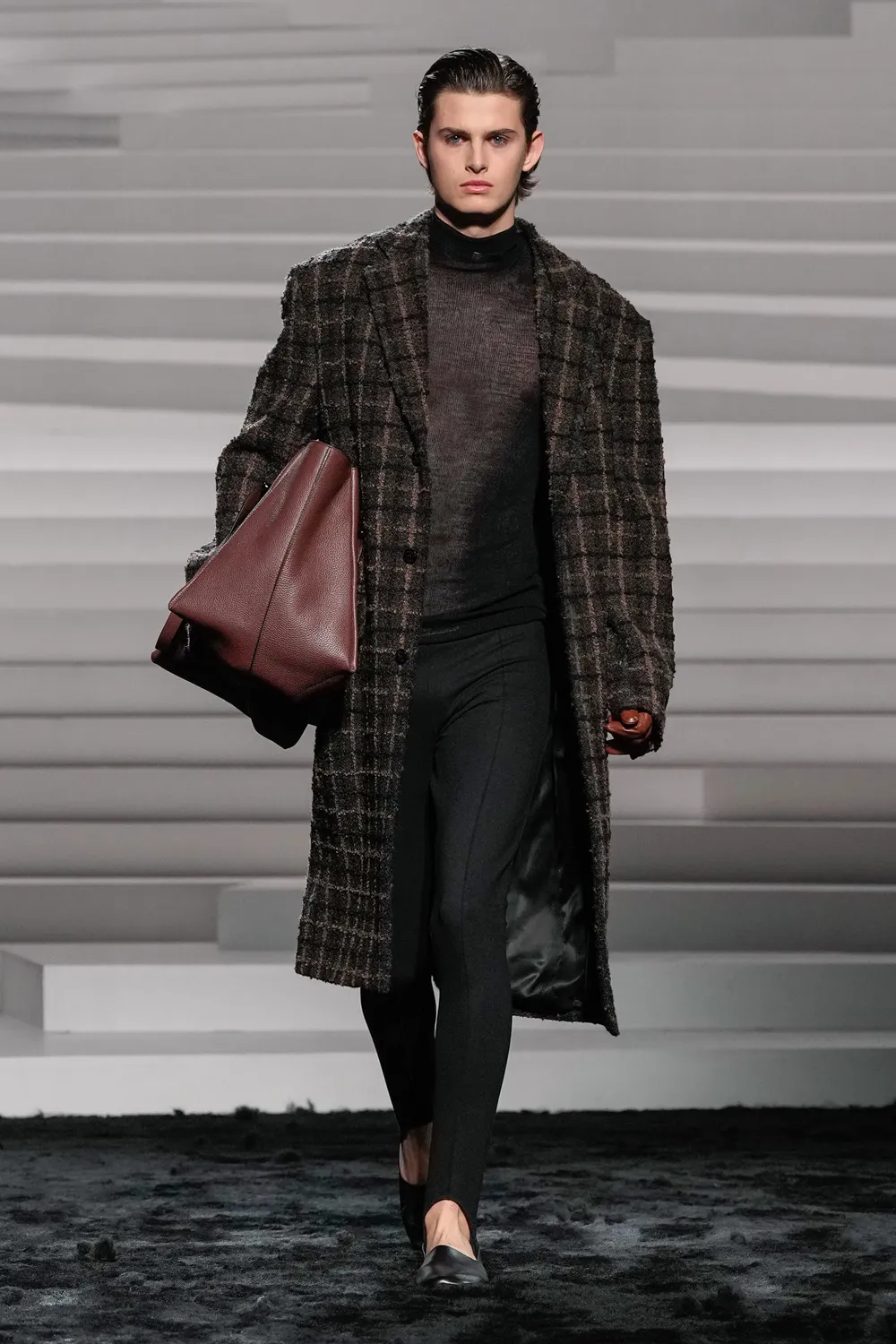 Versace Automne Hiver 2024 2025 Runway Magazine (41)