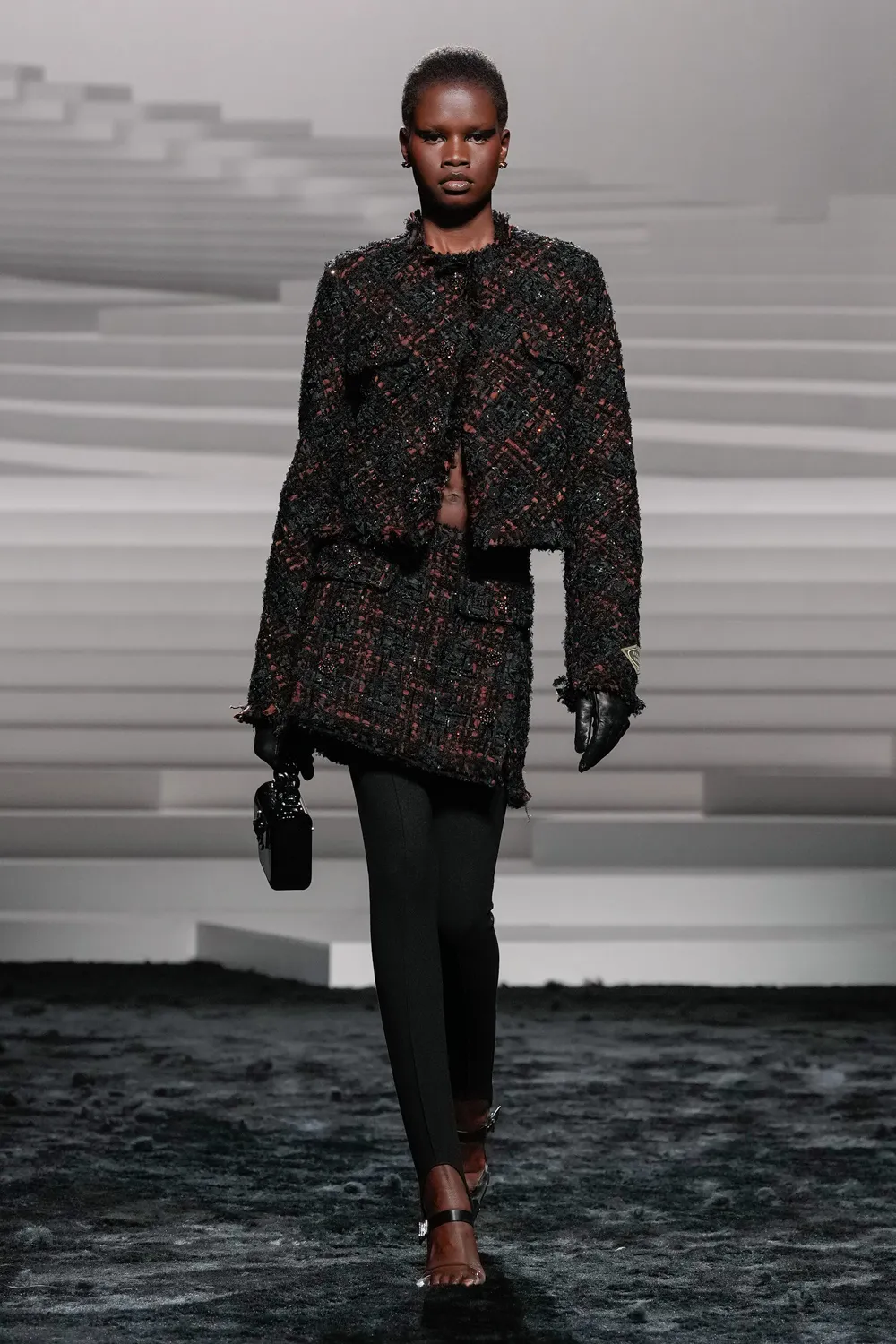 Versace Automne Hiver 2024 2025 Runway Magazine (45)