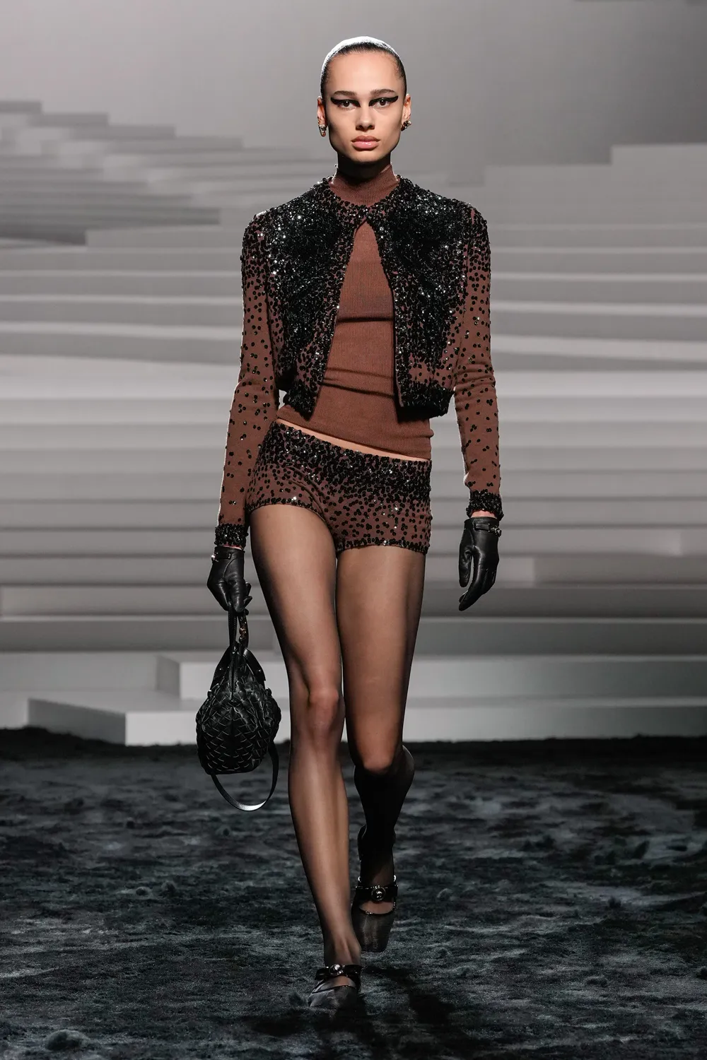 Versace Automne Hiver 2024 2025 Runway Magazine (48)