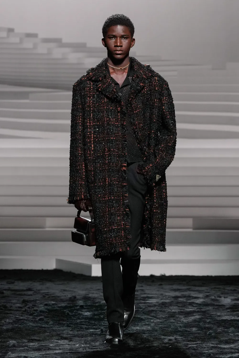 Versace Automne Hiver 2024 2025 Runway Magazine (49)