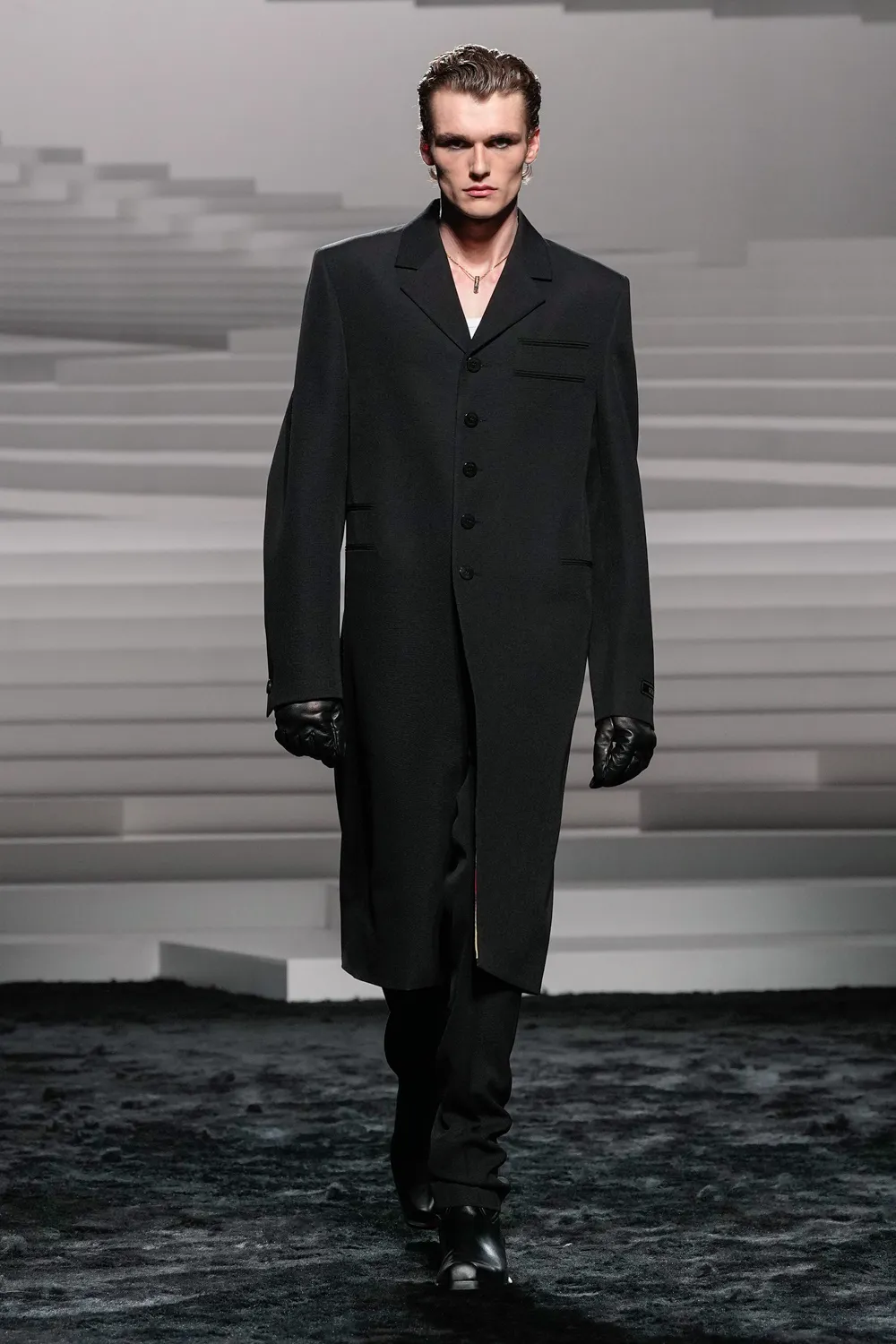 Versace Automne Hiver 2024 2025 Runway Magazine (50)