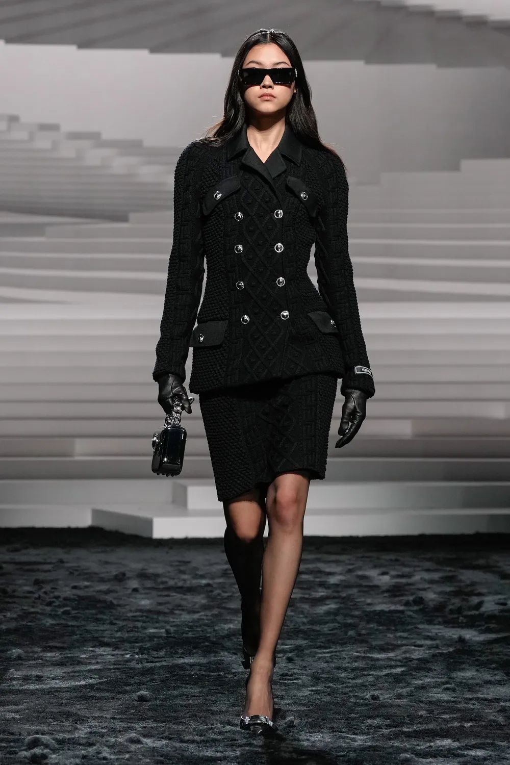 Versace Automne Hiver 2024 2025 Runway Magazine (55)