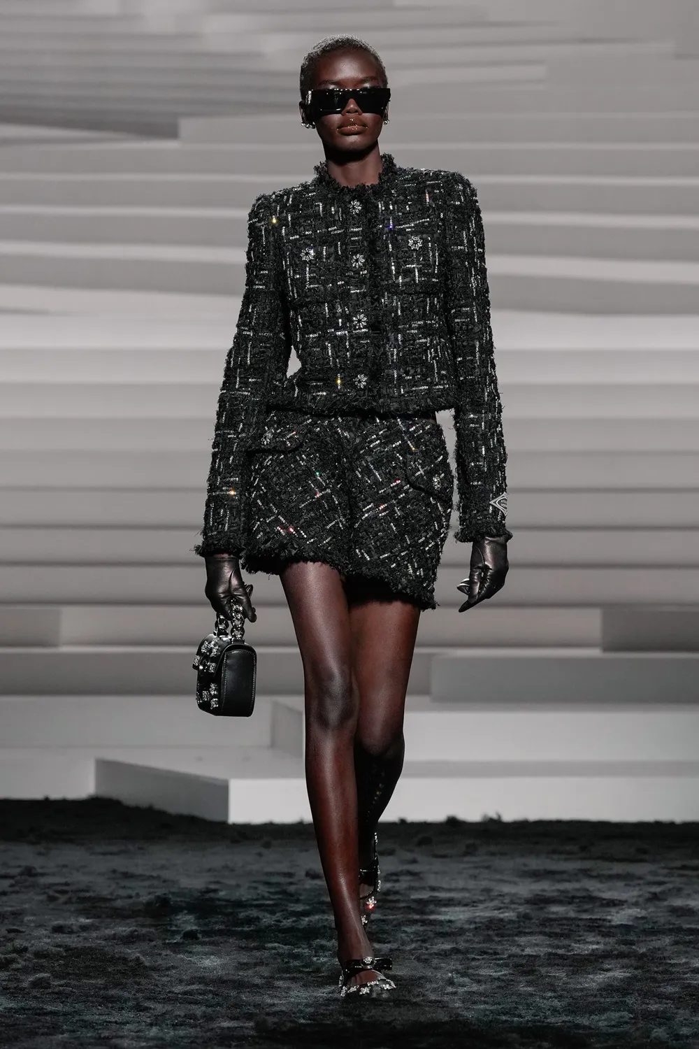 Versace Automne Hiver 2024 2025 Runway Magazine (56)