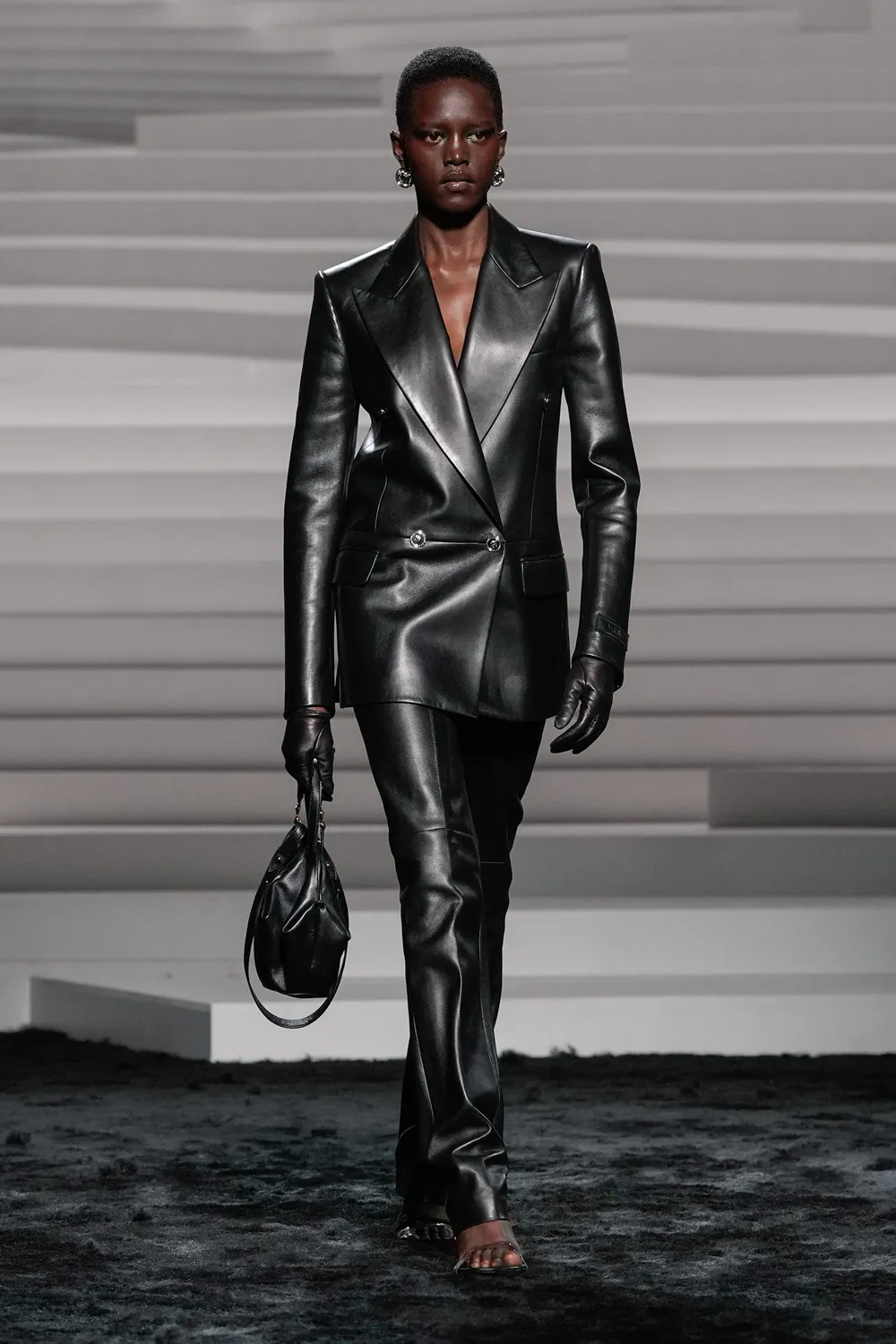 Versace Automne Hiver 2024 2025 Runway Magazine (59)