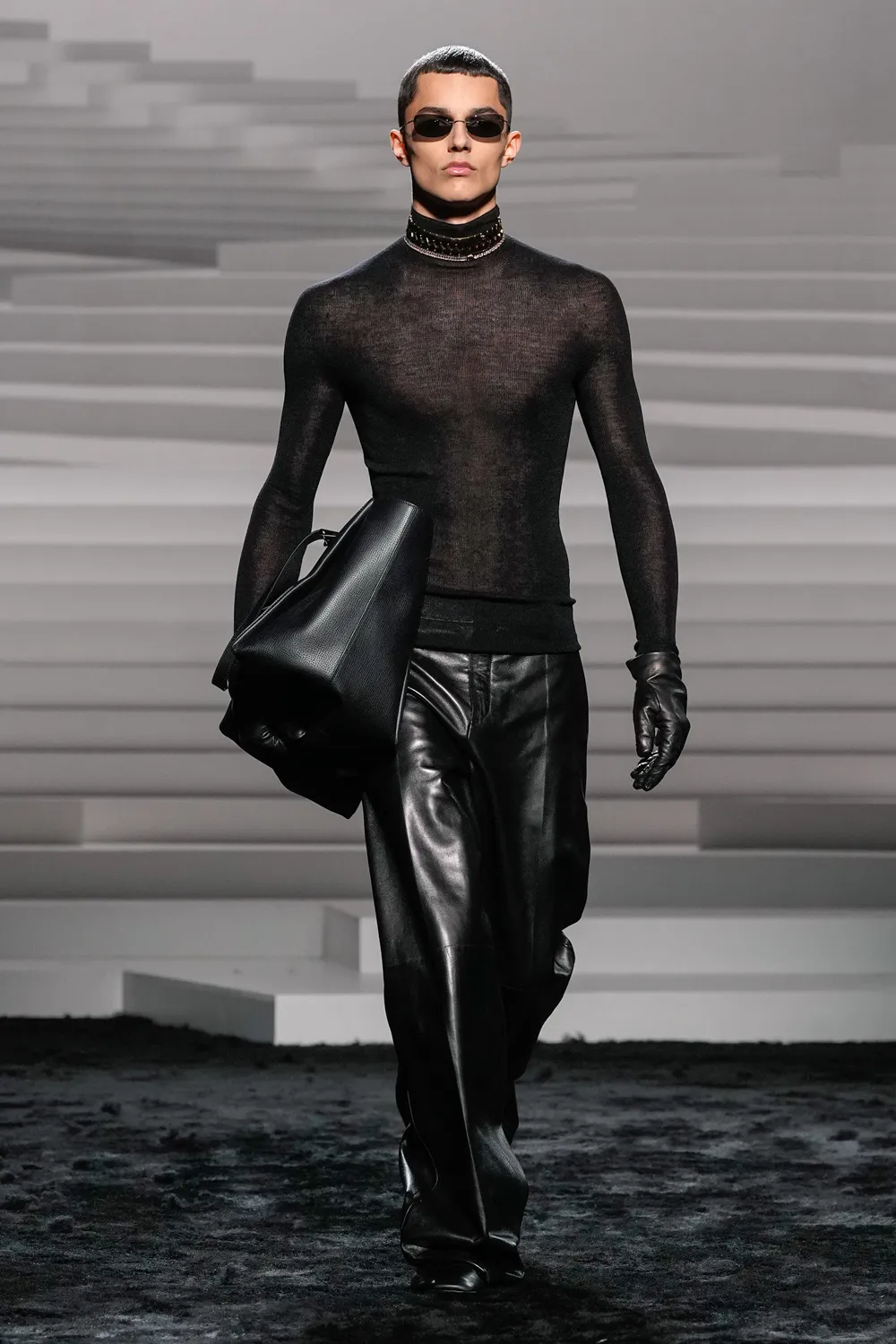 Versace Automne Hiver 2024 2025 Runway Magazine (60)
