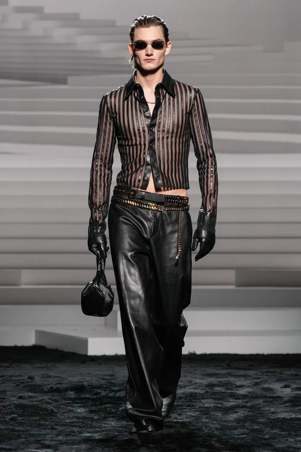 Versace Automne Hiver 2024 2025 Runway Magazine (62)