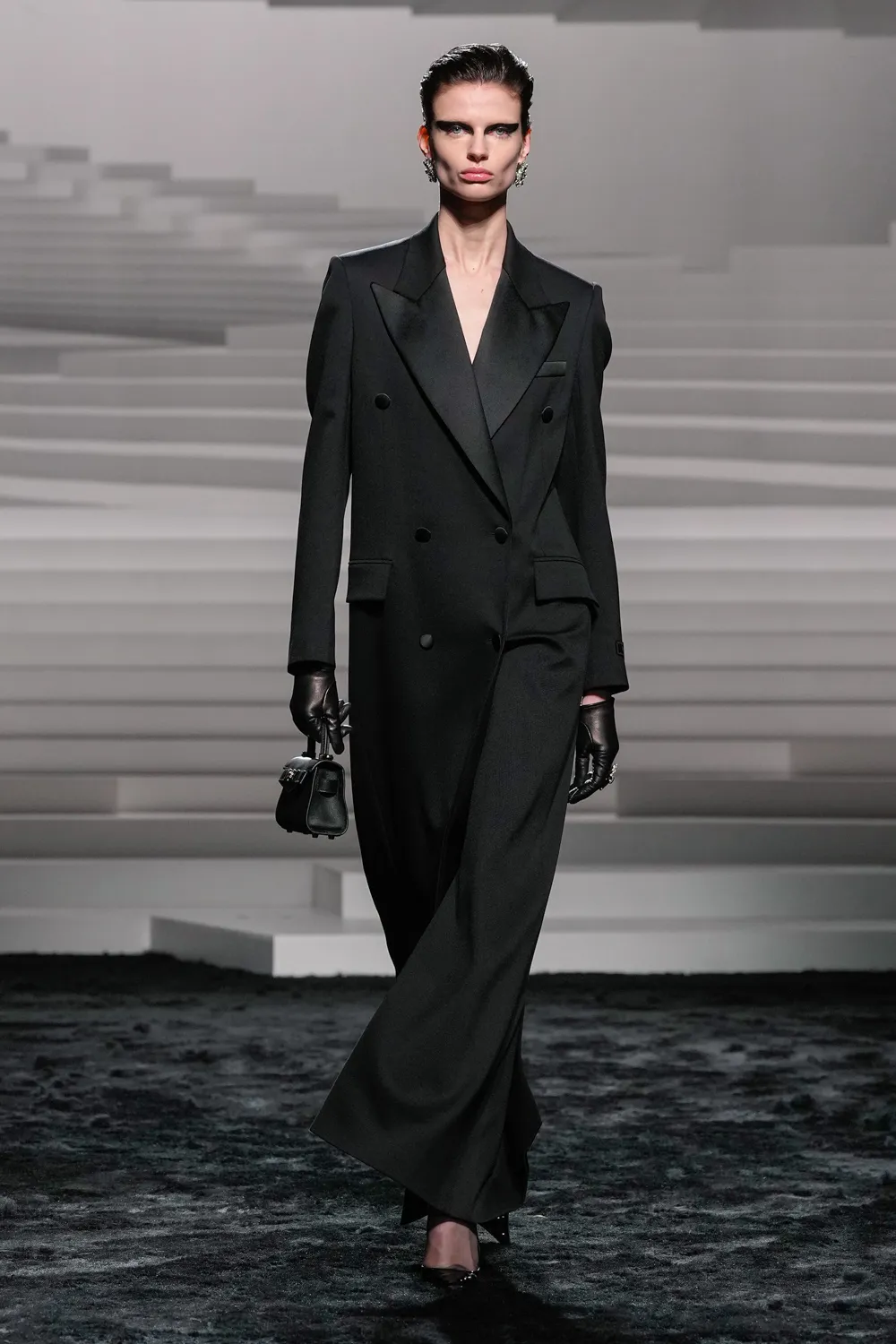 Versace Automne Hiver 2024 2025 Runway Magazine (71)