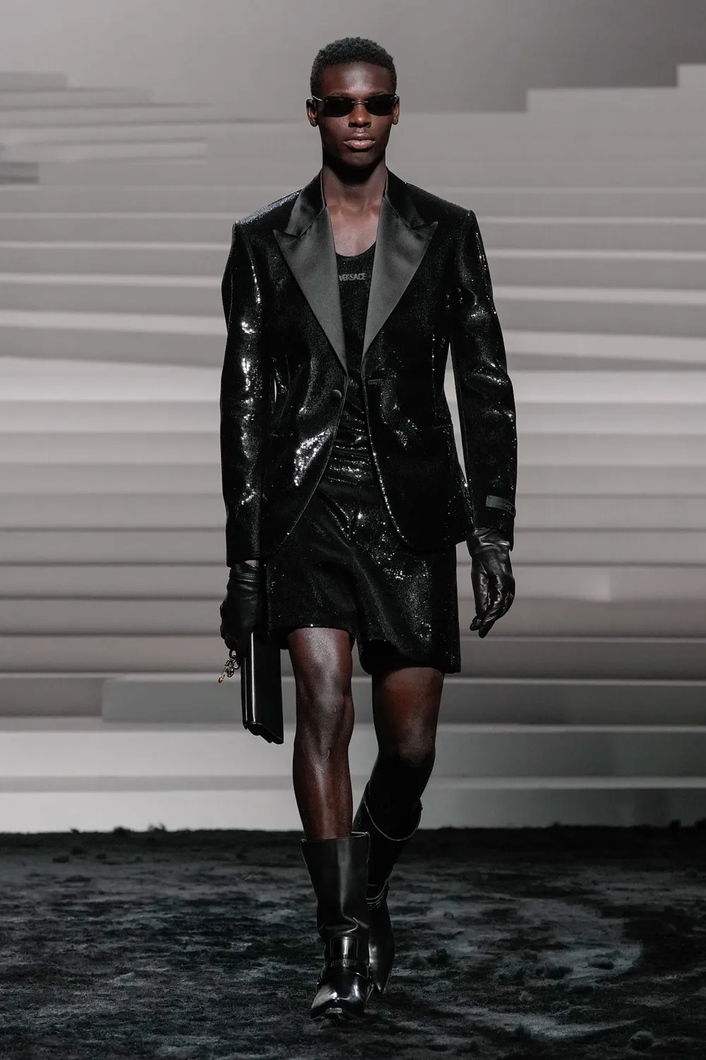 Versace Automne Hiver 2024 2025 Runway Magazine (77)