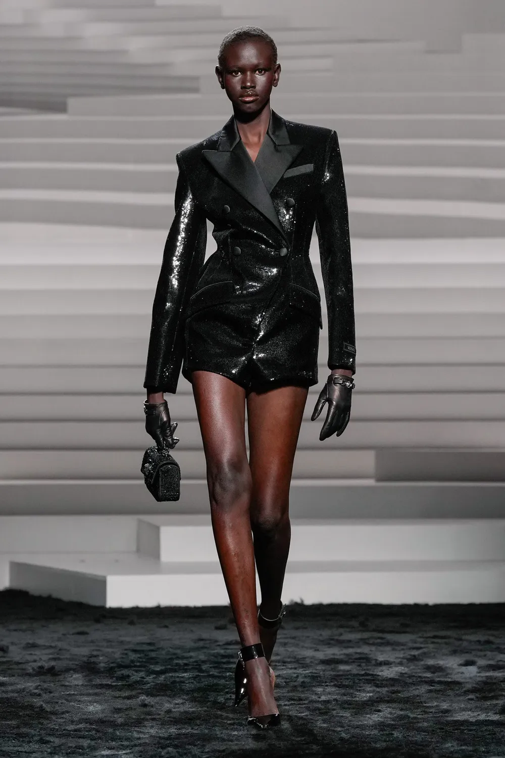 Versace Automne Hiver 2024 2025 Runway Magazine (78)
