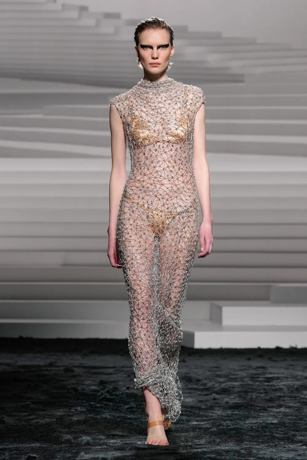 Versace Automne Hiver 2024 2025 Runway Magazine (80)