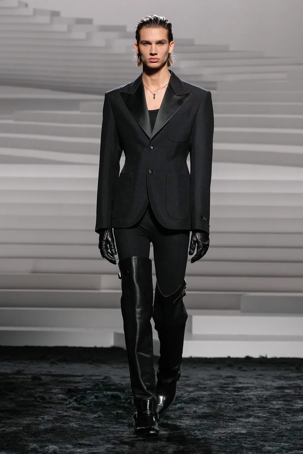 Versace Automne Hiver 2024 2025 Runway Magazine (81)
