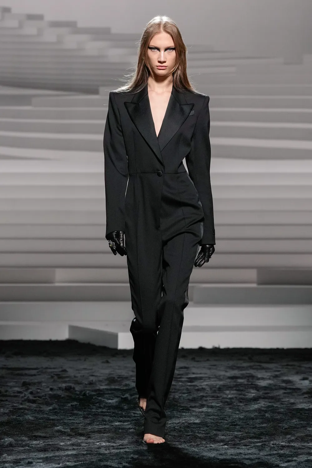 Versace Automne Hiver 2024 2025 Runway Magazine (82)
