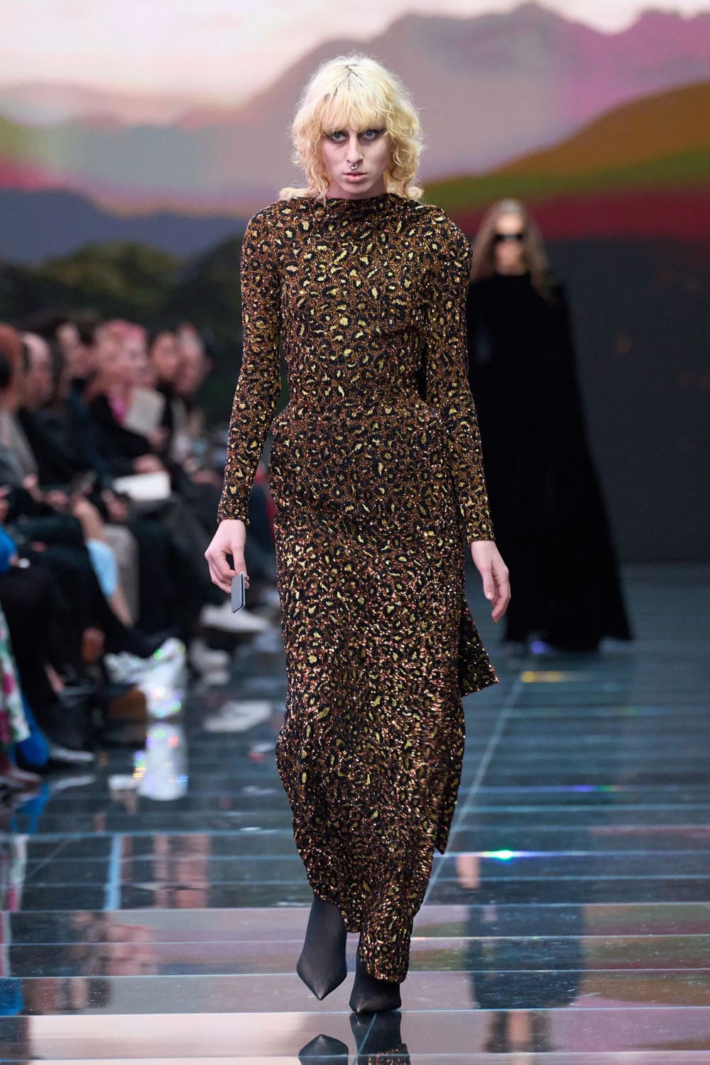 バレンシアガ 秋 2024、 秋 2024 2025 Runway 雑誌(1)
