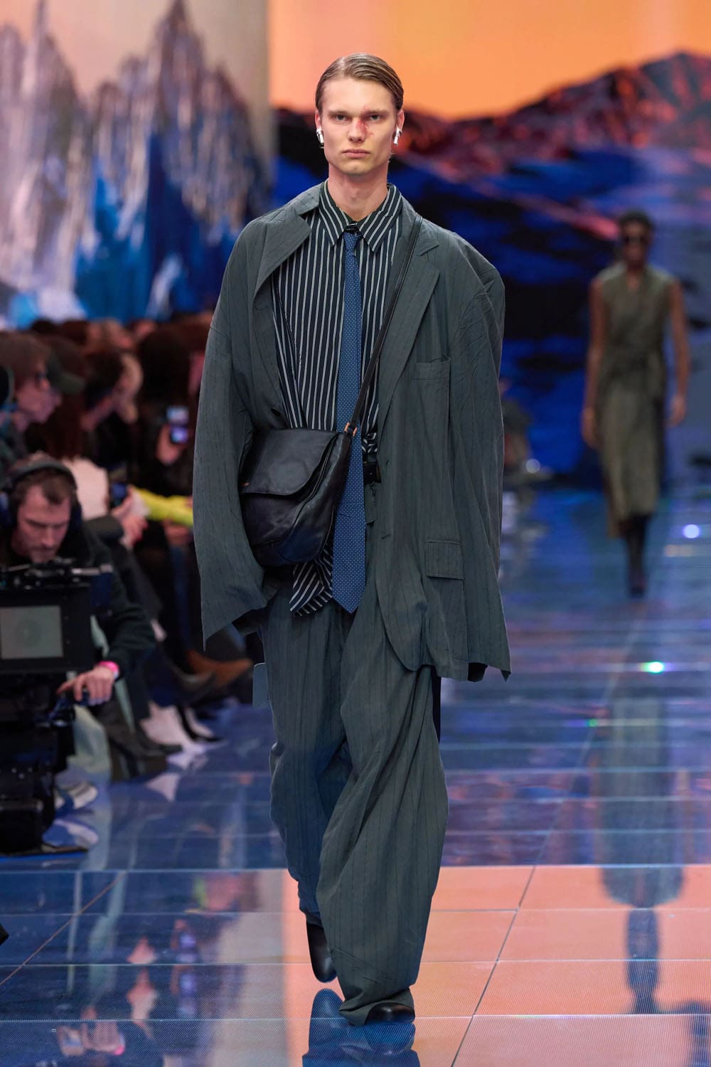 バレンシアガ 秋 2024、 秋 2024 2025 Runway 雑誌(11)