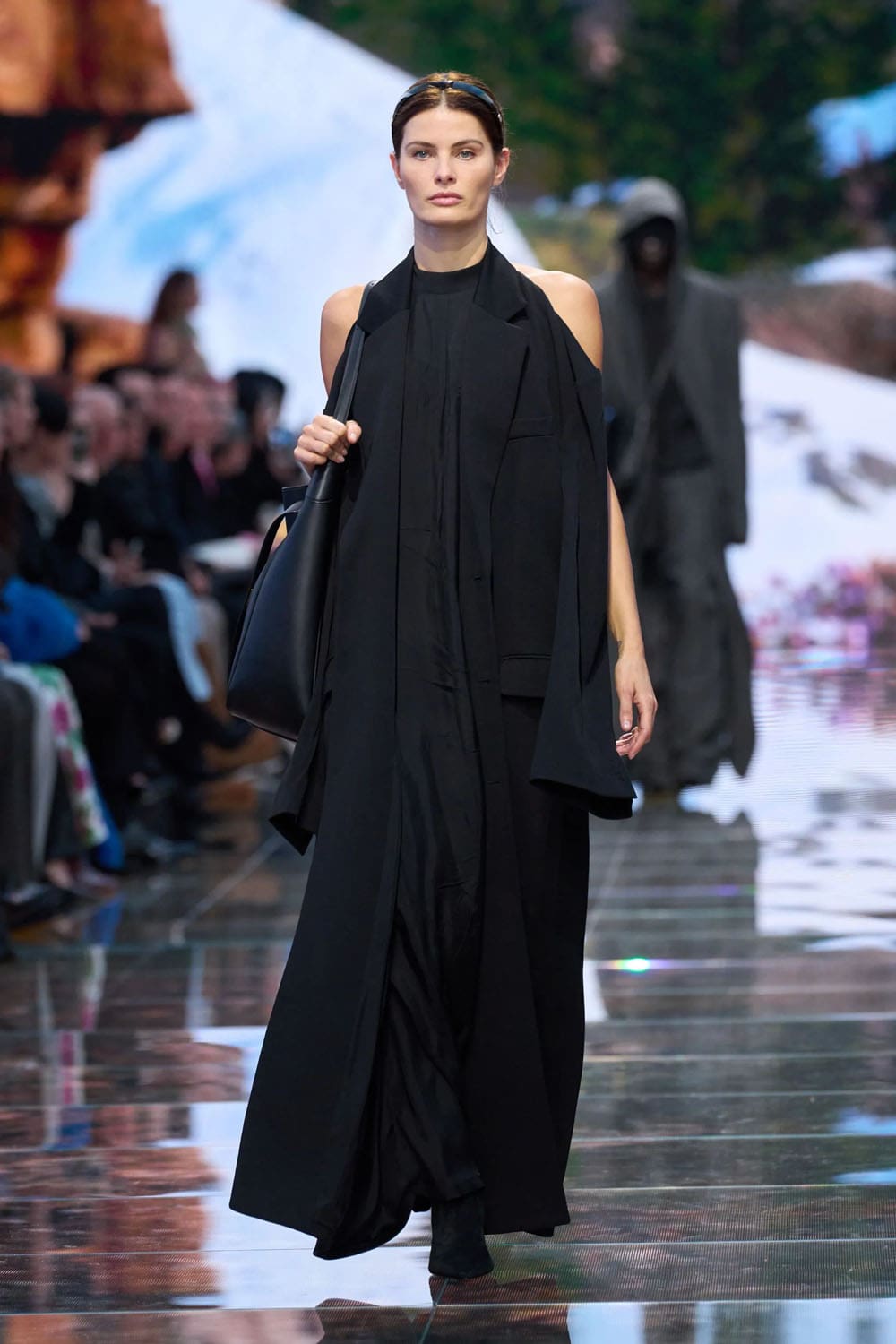 バレンシアガ 秋 2024、 秋 2024 2025 Runway 雑誌(18)