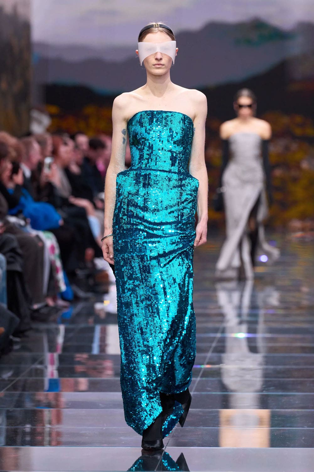 バレンシアガ 秋 2024、 秋 2024 2025 Runway 雑誌(3)