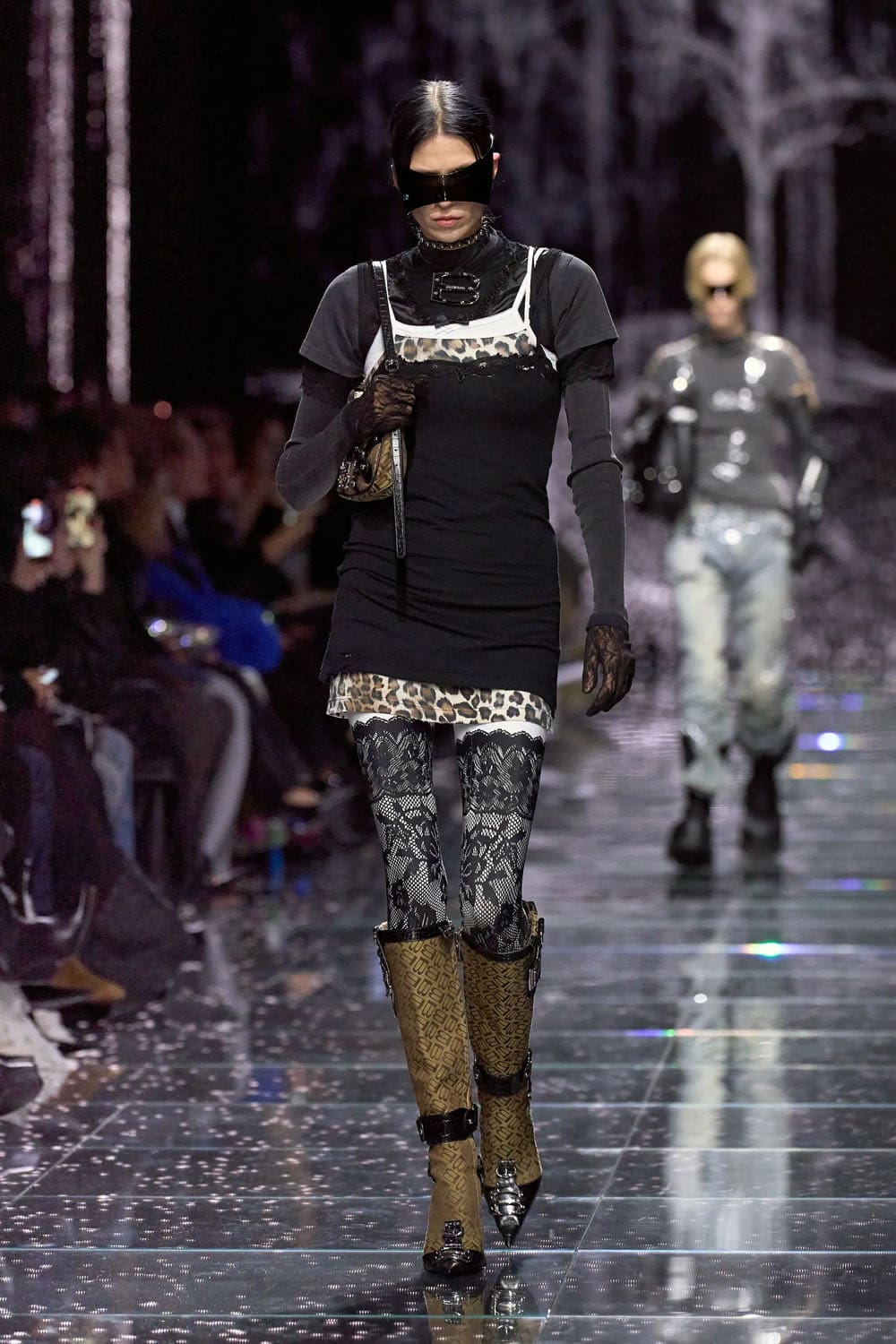 バレンシアガ 秋 2024、 秋 2024 2025 Runway 雑誌(55)