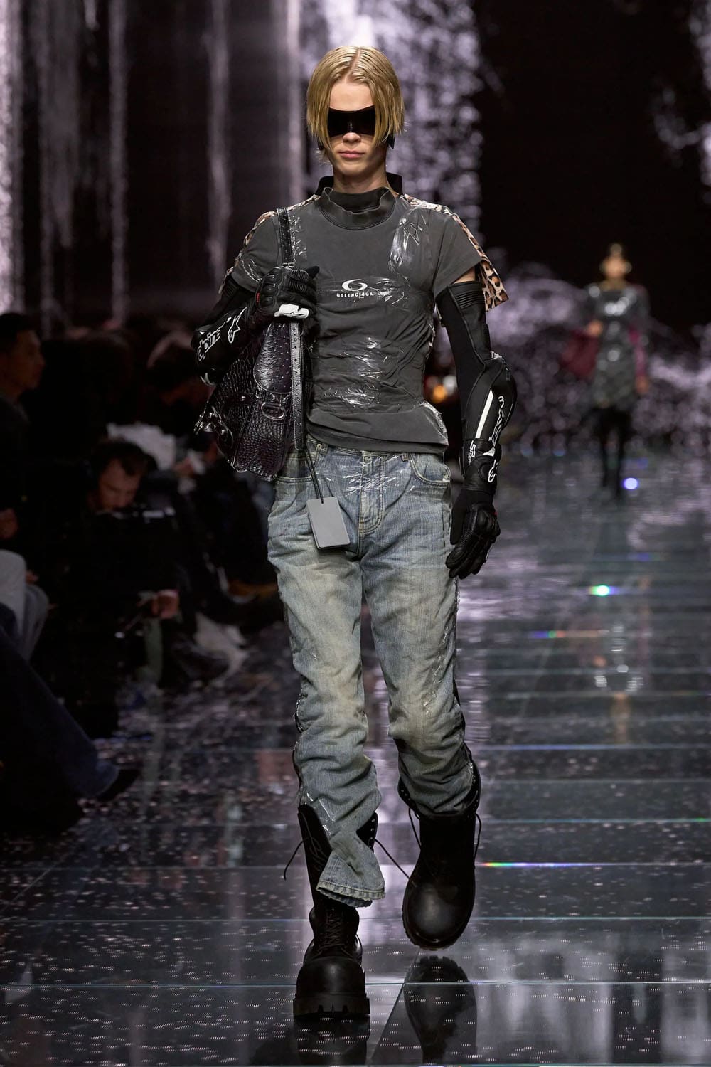 バレンシアガ 秋 2024、 秋 2024 2025 Runway 雑誌(56)
