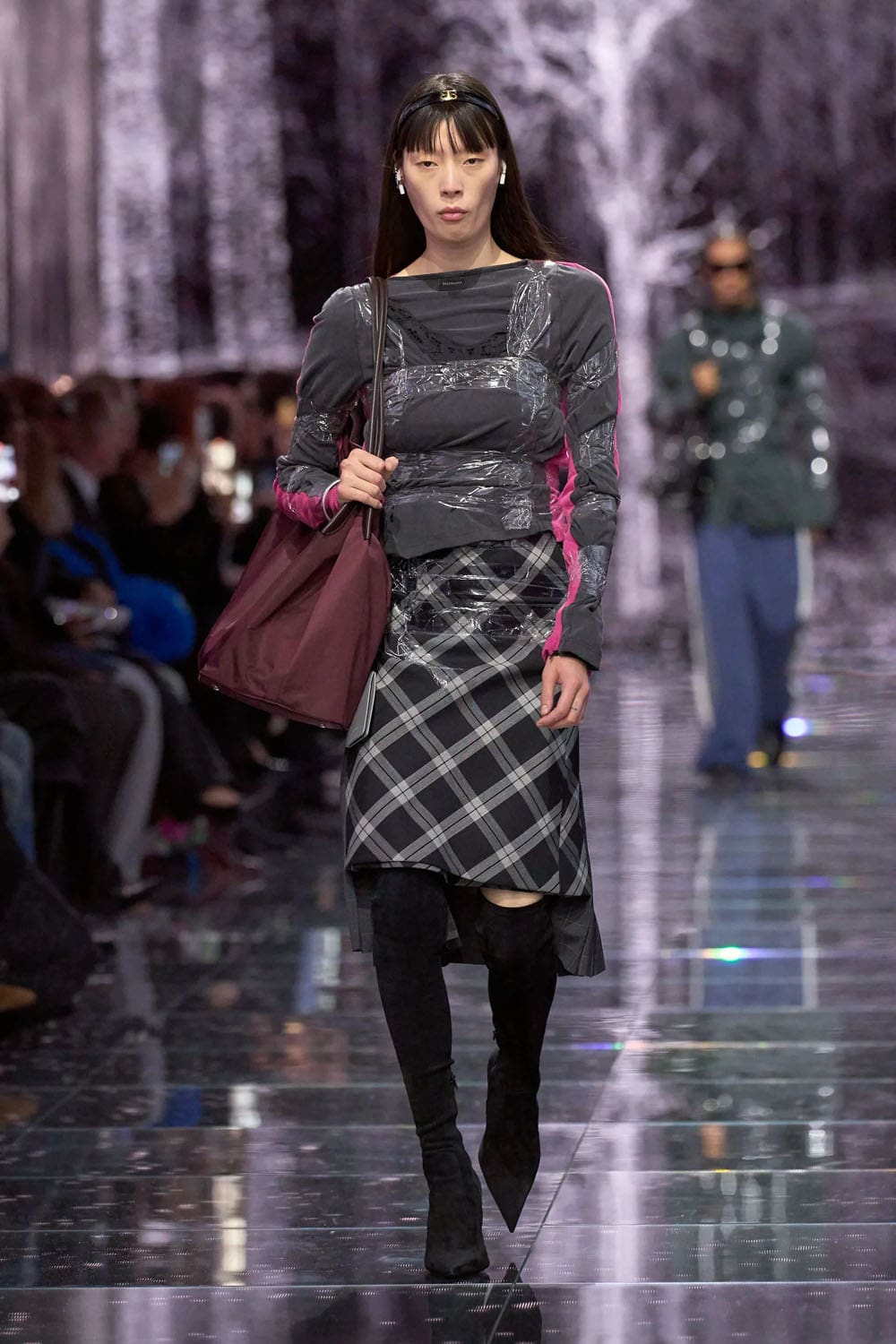 バレンシアガ 秋 2024、 秋 2024 2025 Runway 雑誌(57)